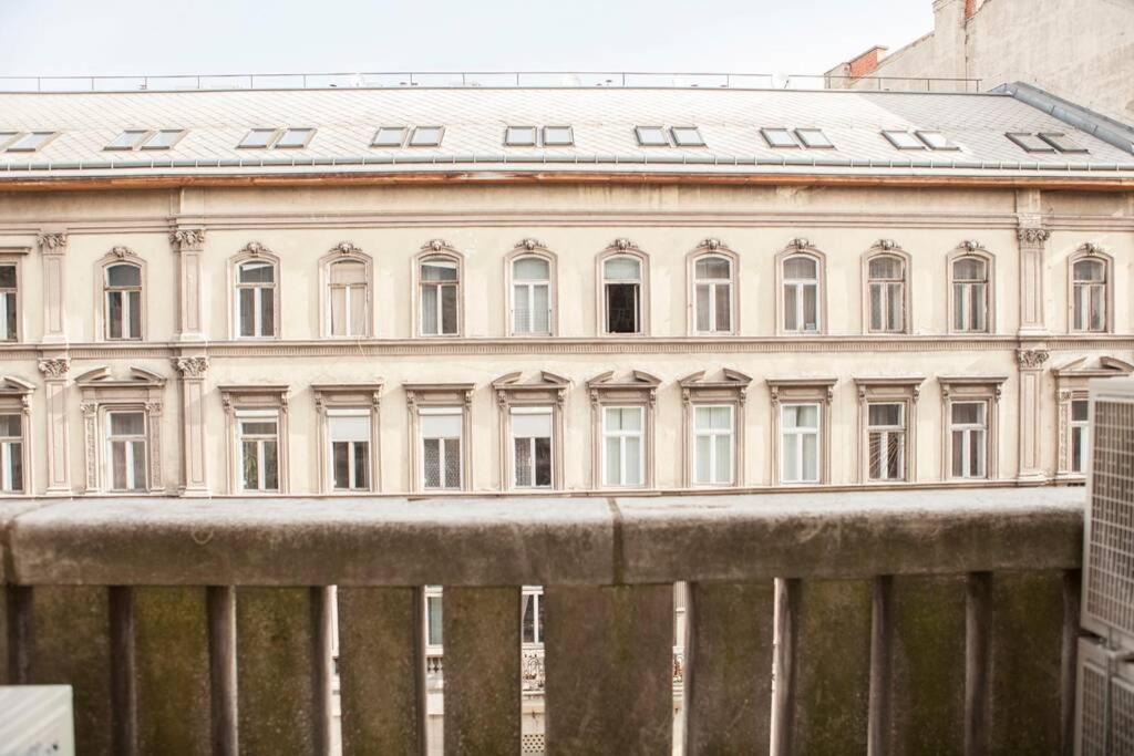 Apartment Downtown Ulloi 3 Будапеща Екстериор снимка